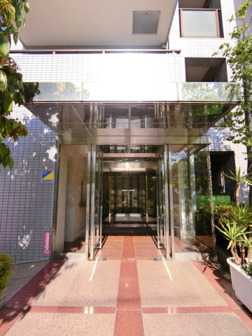 グランパール綱島三番館のエントランス