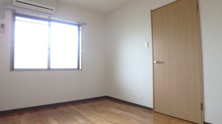 洋室6帖・家具の配置がしやすいお部屋♪