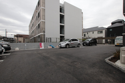★敷地内駐車場★（空き状況・使用料等詳細はご確認下さい）