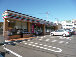 セブン-イレブン 横浜峰沢町店まで550ｍ