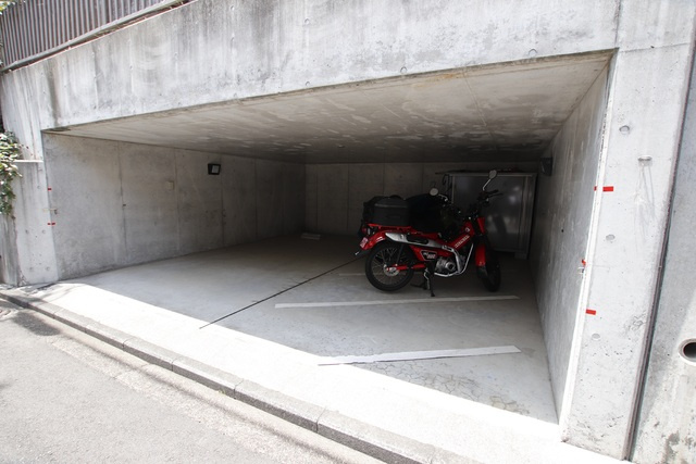 バイク置き場（別途費用、サイズ・空き要確認）