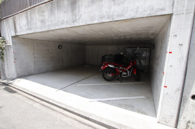 バイク置き場（別途費用、サイズ・空き要確認）