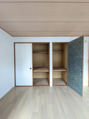 8帖の洋室の収納