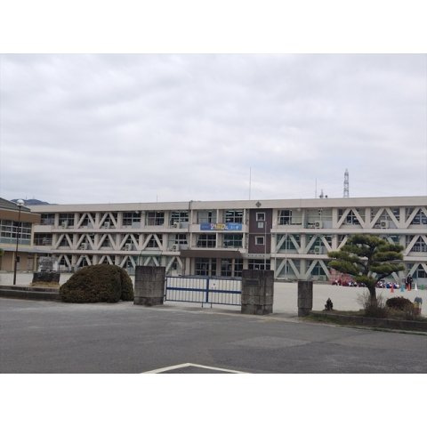 不破郡垂井町の一戸建ての周辺|垂井小学校