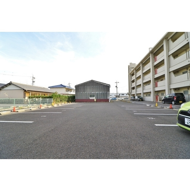 六条石榑駐車場の外観