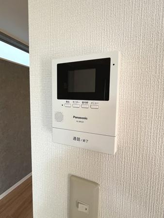 生駒郡斑鳩町龍田北２丁目　一戸建の内装|■現地撮影写真■ＴＶモニター付きインターホンで防犯対策もバッチリ！来客も一目でわかり安心です！