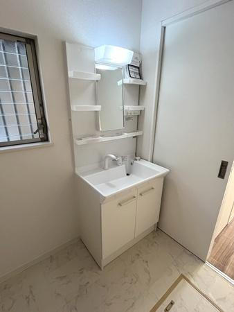 生駒郡斑鳩町龍田北２丁目　一戸建の独立洗面台|■現地撮影写真■