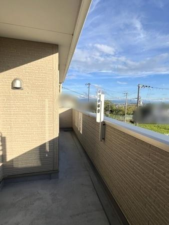 生駒郡斑鳩町龍田北２丁目　一戸建のバルコニー|■現地撮影写真■開放感あふれる南西向きのバルコニー！洗濯物もよく乾きます！