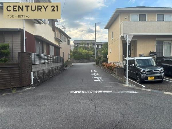 岡崎市伊賀新町の売地の前面道路含む現地写真