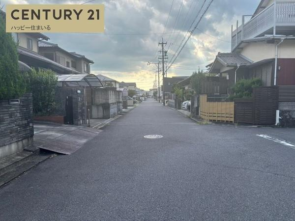 岡崎市伊賀新町の売地の前面道路含む現地写真