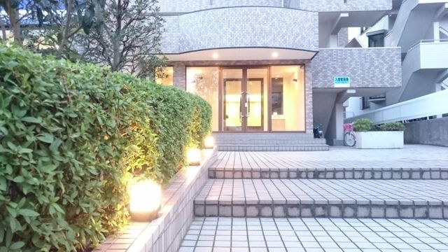 クエスト山手台のエントランス