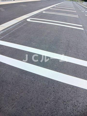 ヴィラ　シャングリラ高田　Ｂの駐車場