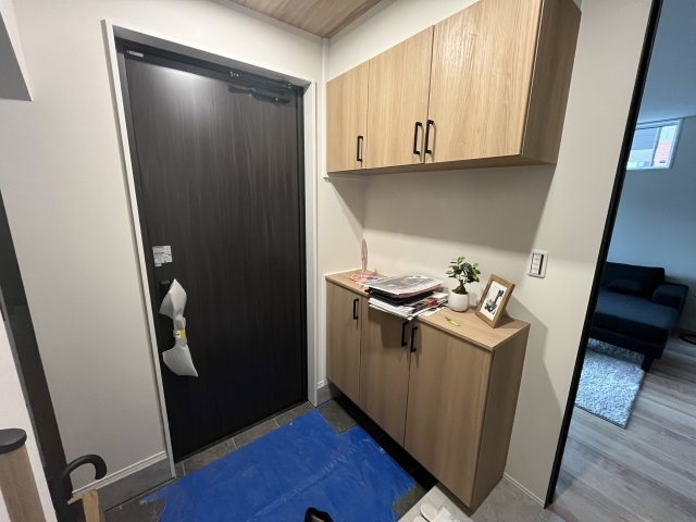 山形市泉町1号棟の玄関|7/31撮影