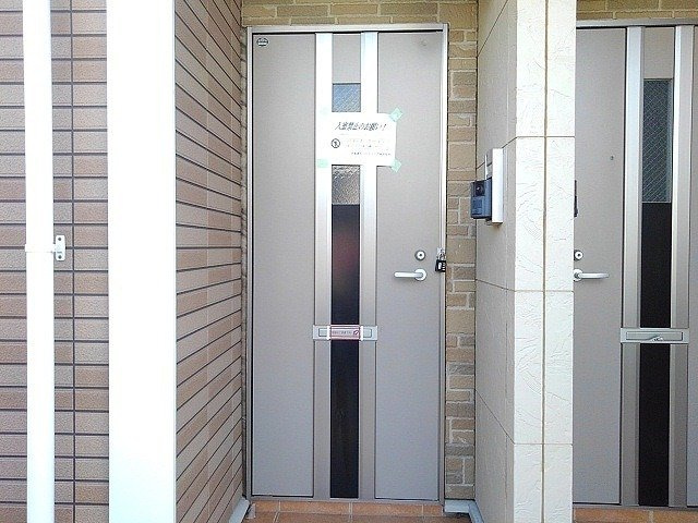 プラウド幕張本郷Ⅵの玄関