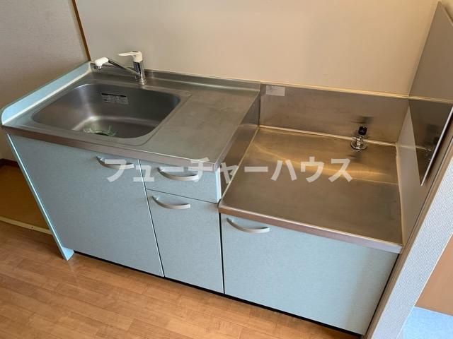 メルベーユコートのキッチン|コンパクトなキッチンで掃除もラクラク