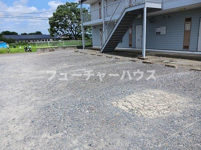 エルディム平沢の駐車場