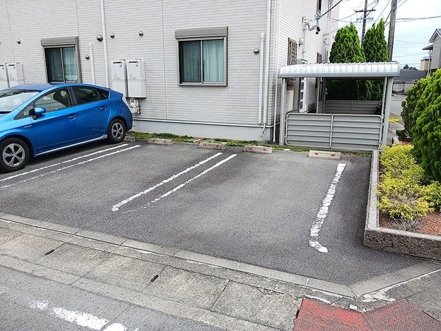 カーサ　セレノの駐車場