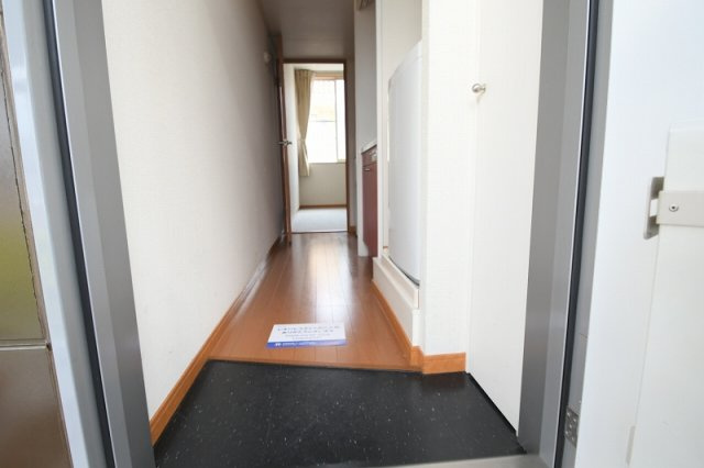 レオパレスシュッドカルチェの玄関