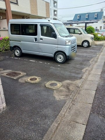 シールド青葉の駐車場