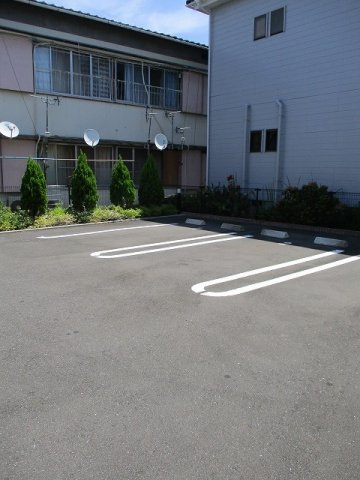 ラ・ポエムの駐車場