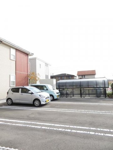 メイクロードの駐車場