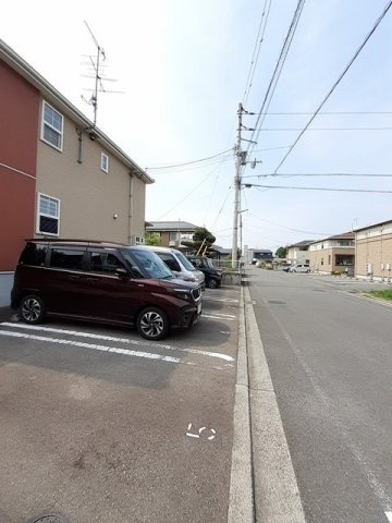 メイクロードの駐車場