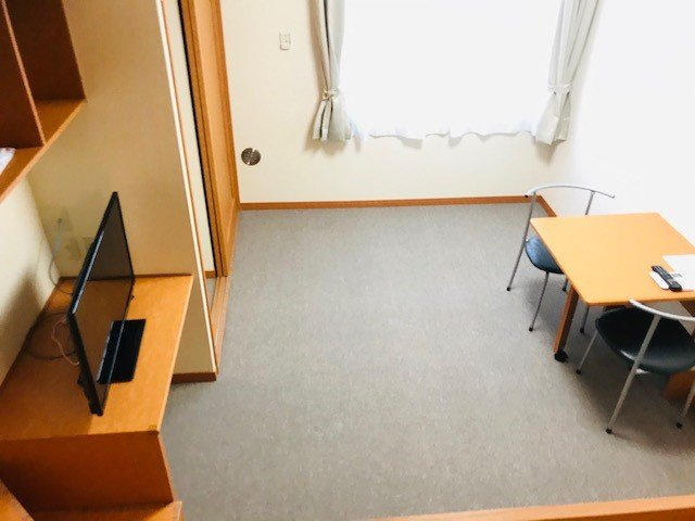 レオパレスＳＵＮＲＩＳＥ南新木の居間・リビング