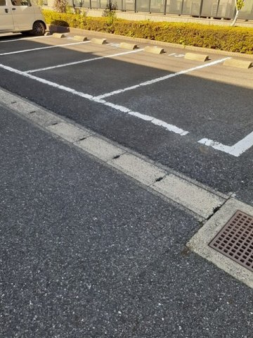 グランアルシュⅣの駐車場