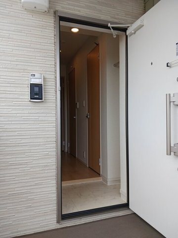 ウッド　プレイスの玄関