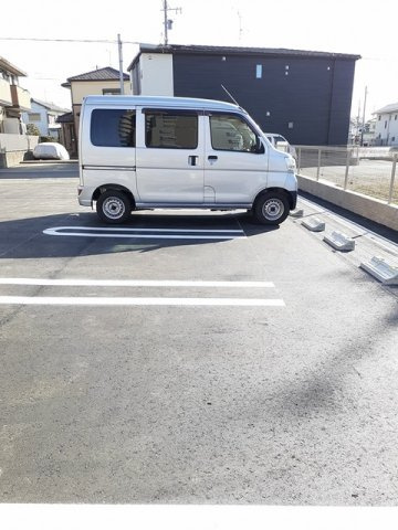 カトレアＶの駐車場