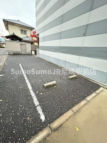 レオパレスラ　フォレの駐車場