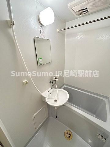 レオパレスラ　フォレの浴室