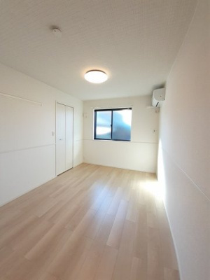 【内装】 | ヴィヴァーチェ上地 | 明るい室内です