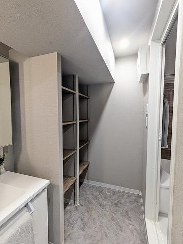 ルネ枚方の脱衣所|オープン収納
■物件内覧・資金計画相談・住宅ローン相談、リフォーム相談、お問合せ受付中■
※当日・翌日のご内覧、ご相談はお電話でのお問合せがスムーズです！