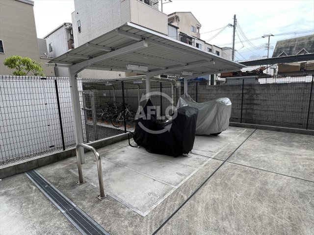 レジュールアッシュ京橋クロスの駐車場|レジュールアッシュ京橋クロス　バイク置き場