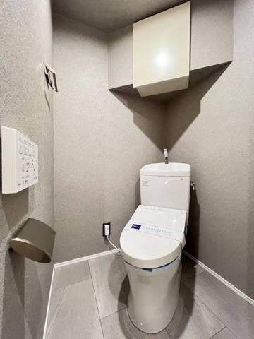 新品家具付きマンション岩本町1A(KaGood東京)のトイレ|落ち着いた色調のトイレです