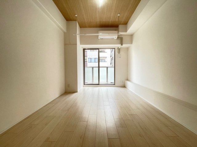新品家具付きマンション台東2(KaGood東京)の洋室|明るい洋室です