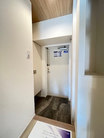 新品家具付きマンション台東2(KaGood東京)の玄関|収納もある玄関です
