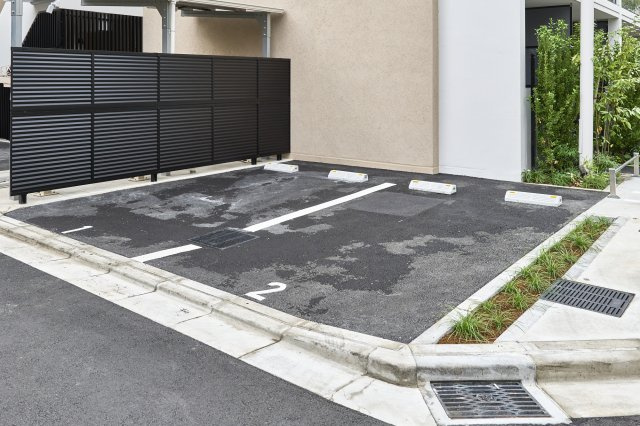 プラウドフラット墨田曳舟ディアージュの駐車場|駐車場があるので、車を買う予定の方も安心です