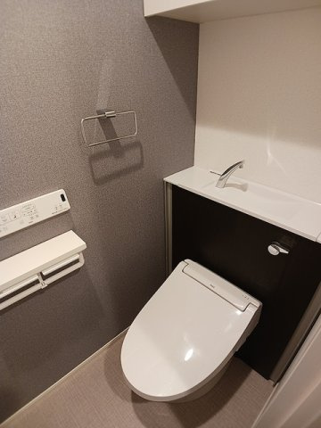 ブランノワレのトイレ|落ち着いた色調のトイレです