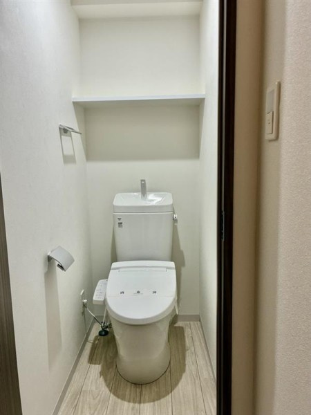 Ｄ’ｓ　ＶＡＲＩＥ三ノ輪レジデンスのトイレ|ゆったりとした空間のトイレです