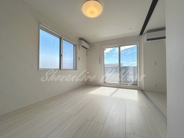 藤沢市本鵠沼２丁目のアパートの居間・リビング