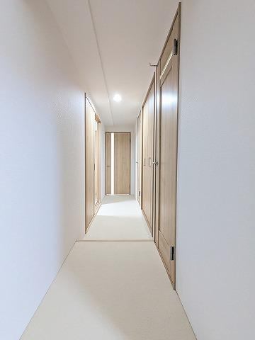グリーンタウン香里ケ丘A棟の内装|玄関ホール
■物件内覧・資金計画相談・住宅ローン相談、リフォーム相談、お問合せ受付中■
※当日・翌日のご内覧、ご相談はお電話でのお問合せがスムーズです！