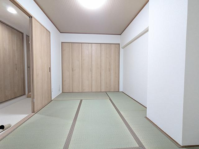 グリーンタウン香里ケ丘A棟の和室|和室6.0帖
■物件内覧・資金計画相談・住宅ローン相談、リフォーム相談、お問合せ受付中■
※当日・翌日のご内覧、ご相談はお電話でのお問合せがスムーズです！