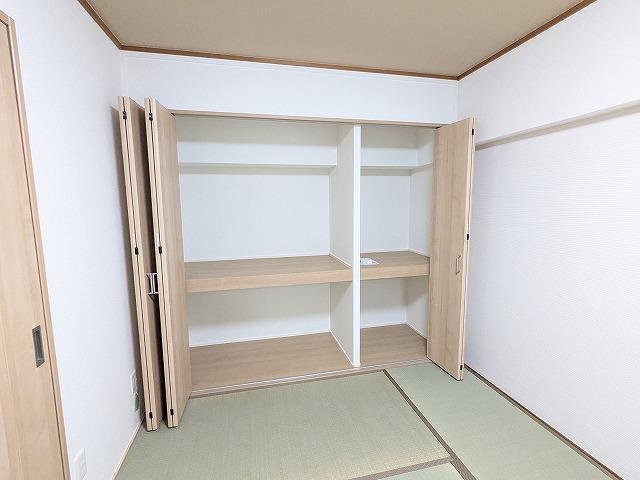 グリーンタウン香里ケ丘A棟の収納|和室の押入
■物件内覧・資金計画相談・住宅ローン相談、リフォーム相談、お問合せ受付中■
※当日・翌日のご内覧、ご相談はお電話でのお問合せがスムーズです！