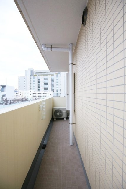 スカイコート東陽町ＥＡＳＴのバルコニー|外からの目が気にならないバルコニーで洗濯物が干せます