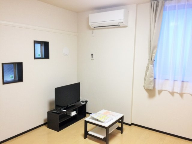 クレイノレモンバームの寝室|洋室窓側