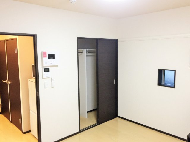 クレイノレモンバームの寝室|洋室ドア側