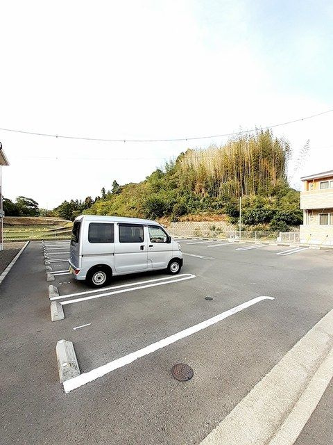 ルーチェ・スバルの駐車場