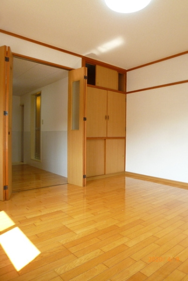 コーポ加月 B棟の居間・リビング|こちらの居間で趣味の時間をお楽しみください